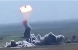 Xe đánh bom liều chết của IS nổ tung giữa trời